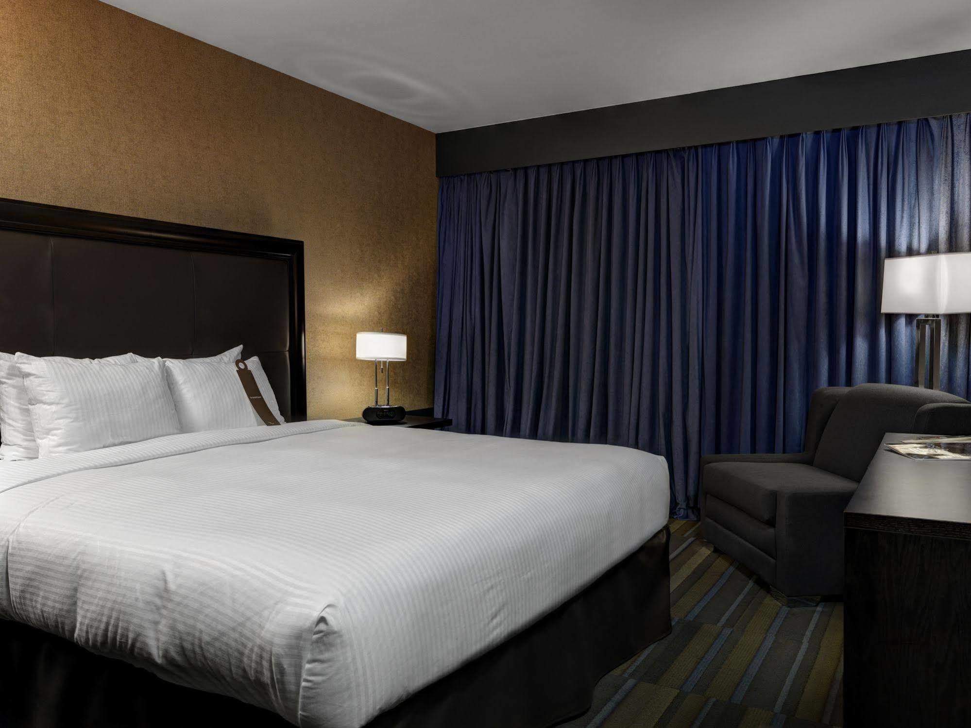 Hotel Arts Calgary Exterior photo